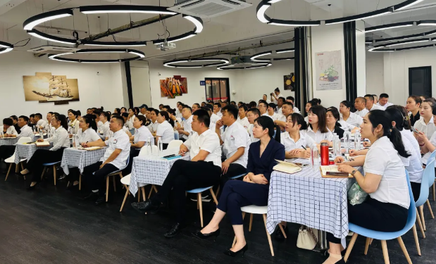 “食”刻守護(hù)，安全相伴！華逸府食品安全及營(yíng)養(yǎng)健康知識(shí)專(zhuān)項(xiàng)培訓(xùn)