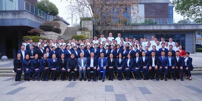 初心不改，穩(wěn)步向前